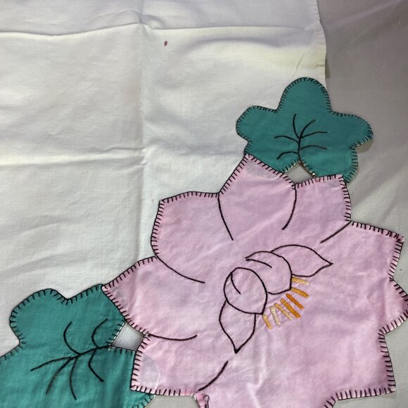 Lot of 2 Vintage Linens Appliqued Table Cloth 30"x30" Crocheted Lace Pce 17'x17" - Picture 2 of 12